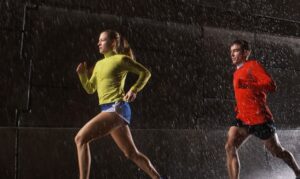 Leia mais sobre o artigo Chuva e corrida: 6 dicas para não deixar o clima atrapalhar o seu treino