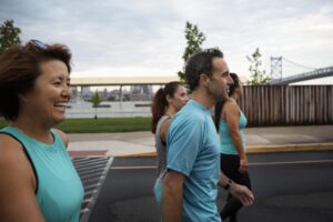 Leia mais sobre o artigo É possível perder peso só com caminhadas?